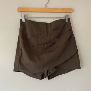 Super sexy dark brownish-grey skort.